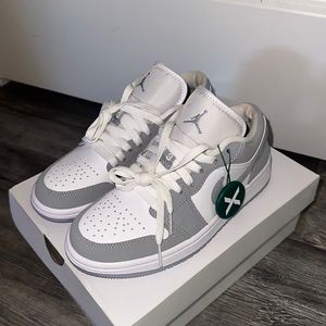 Women’s Air Jordan 1 Low - White/Wolf Grey